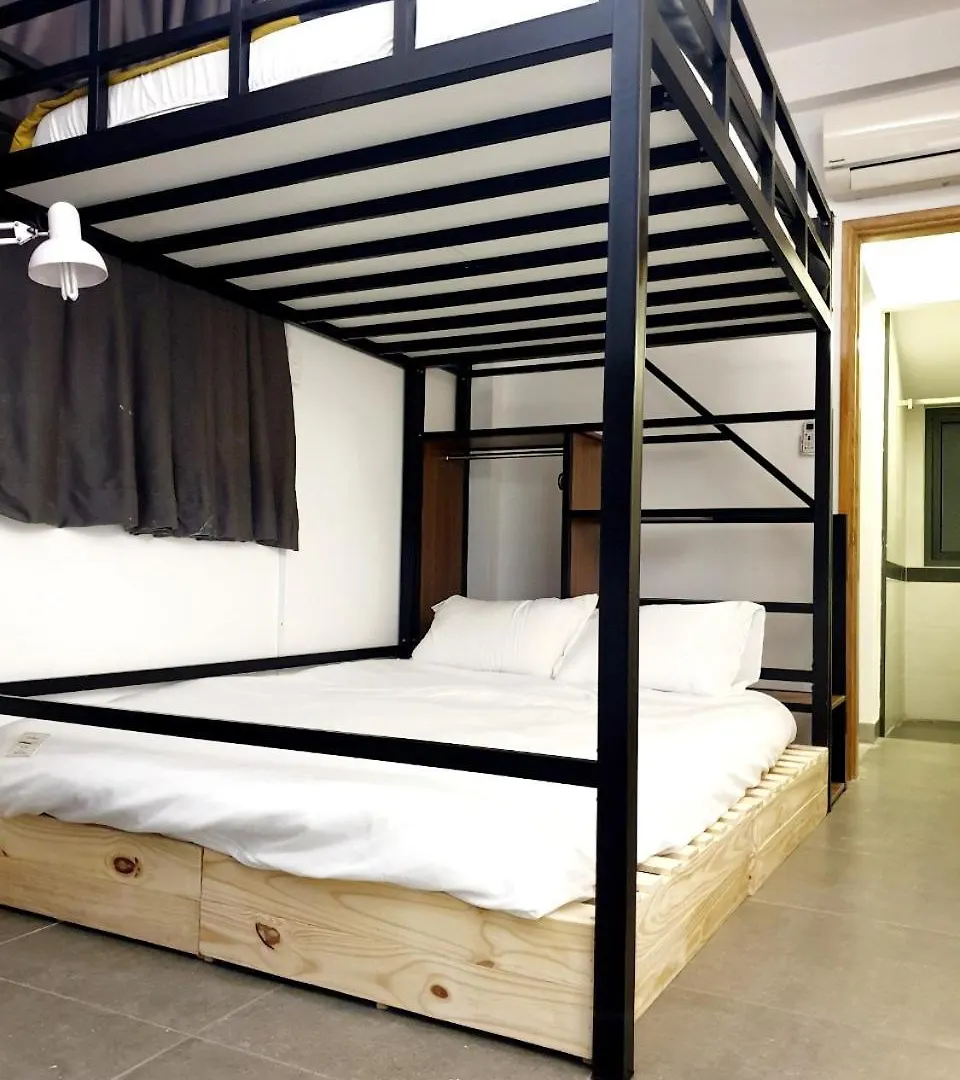 Zvillage Ncc - Modern Townhouse In District 1 Ho Chi Minh City 0*,